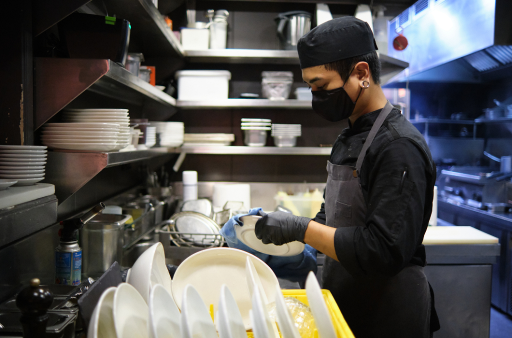 Tu próximo empleo está aquí como lavadores de platos
