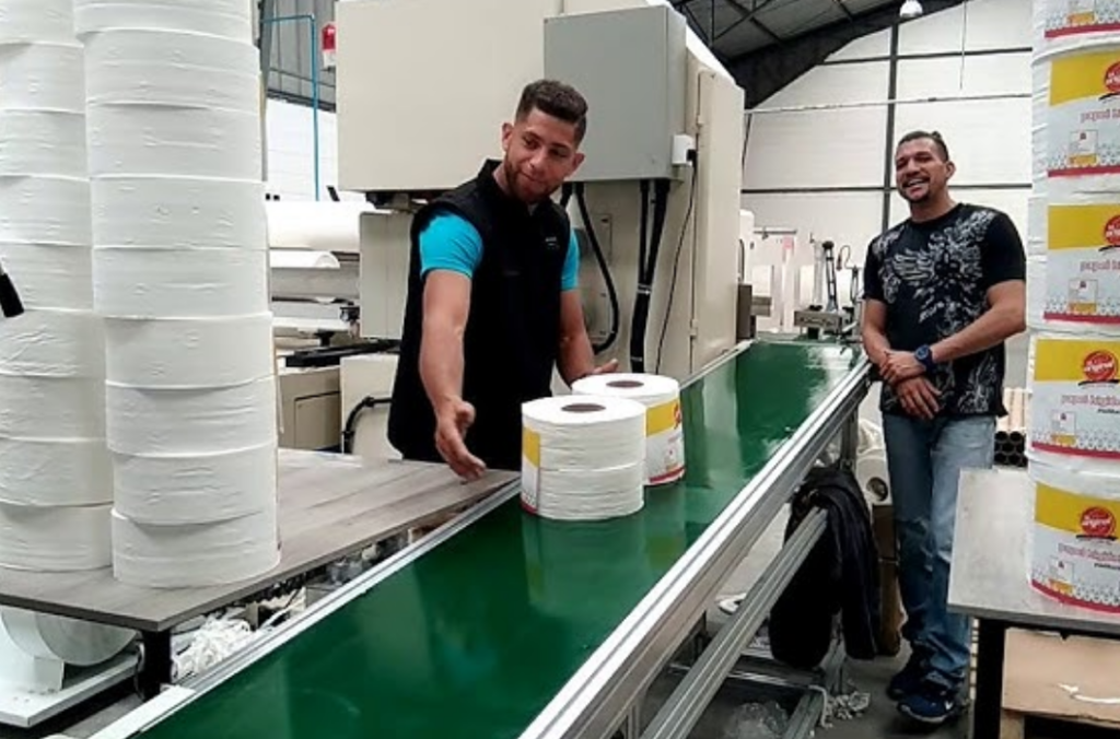 Da el siguiente paso como empacadores papel higiénico